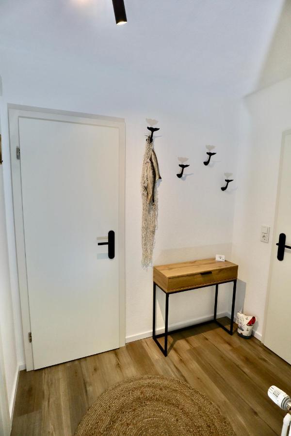Nessmersiel, Renovierte Erdgeschosswohnung Mit Garten In Deichnaehe, Wallbox, Bettwaesche Inklusive Neßmersiel エクステリア 写真